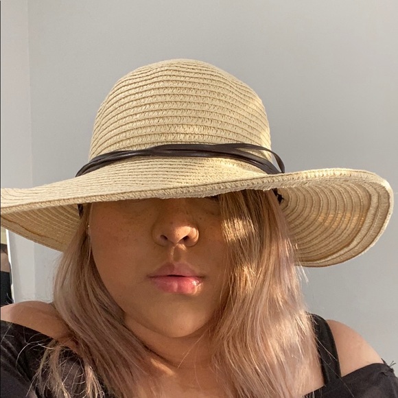 Beach hat - Picture 3 of 3